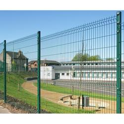 护栏网隔离栅 功能、应用与厂家选择指南